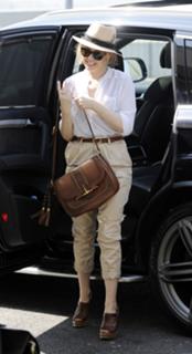 Kylie Minogue feet photo thumbnail