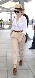 Kylie Minogue feet photo thumbnail