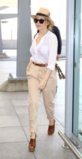 Kylie Minogue feet photo thumbnail