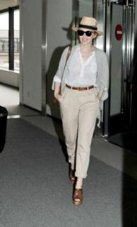 Kylie Minogue feet photo thumbnail