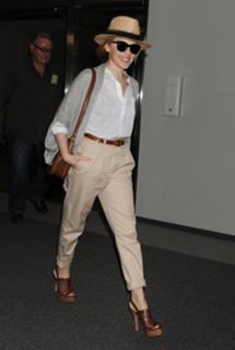 Kylie Minogue feet photo thumbnail