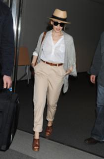 Kylie Minogue feet photo thumbnail