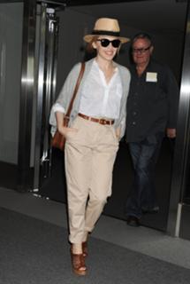 Kylie Minogue feet photo thumbnail