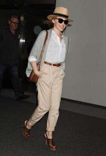 Kylie Minogue feet photo thumbnail