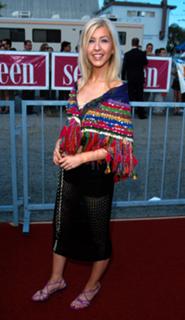 Christina Aguilera feet photo thumbnail