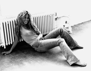 Shakira feet photo thumbnail