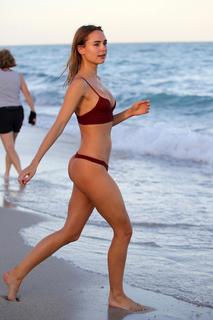 Kimberley Garner feet photo thumbnail