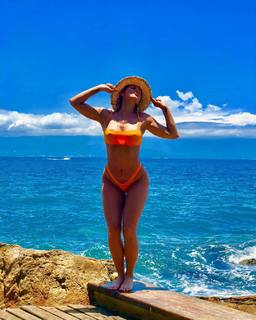 Lívia Andrade feet photo thumbnail