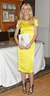 Gwyneth Paltrow feet photo thumbnail