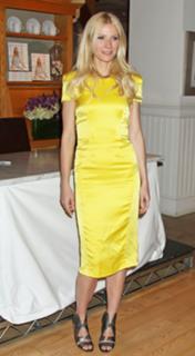 Gwyneth Paltrow feet photo thumbnail