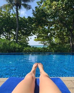 Emmy Rossum feet photo thumbnail