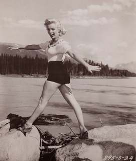 Marilyn Monroe feet photo thumbnail