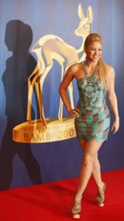 Shakira feet photo thumbnail