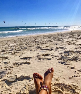 Isis Valverde feet photo thumbnail