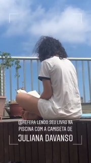 Kéfera Buchmann feet photo thumbnail