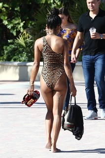 Karrueche Tran feet photo thumbnail
