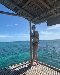 Emmy Rossum feet photo thumbnail