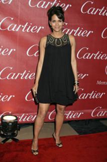 Halle Berry feet photo thumbnail