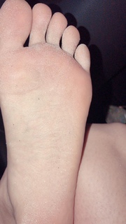 Alaine Crissiê feet photo thumbnail