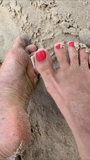 Alaine Crissiê feet photo thumbnail