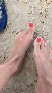 Alaine Crissiê feet photo thumbnail