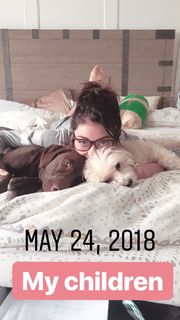 Sarah Hyland feet photo thumbnail