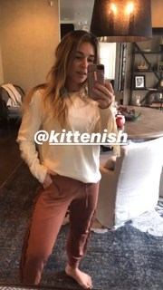 Jessie James Decker feet photo thumbnail