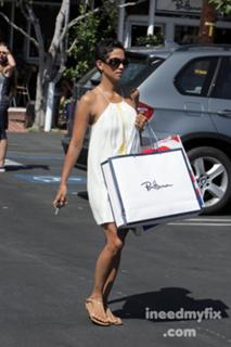 Halle Berry feet photo thumbnail