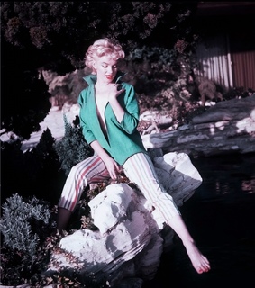 Marilyn Monroe feet photo thumbnail
