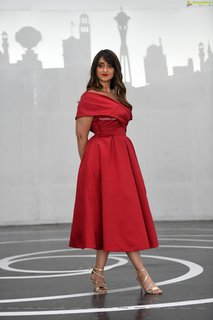 Ileana D'Cruz feet photo thumbnail