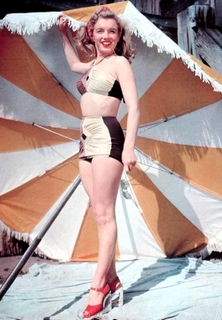 Marilyn Monroe feet photo thumbnail