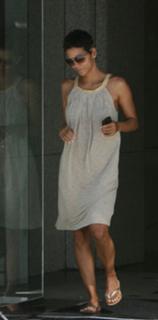 Halle Berry feet photo thumbnail
