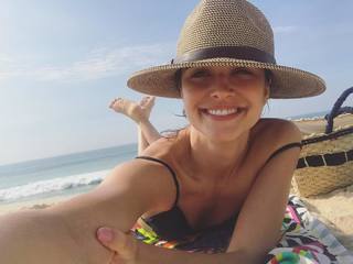 Juliana Paiva feet photo thumbnail