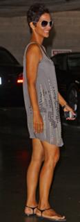 Halle Berry feet photo thumbnail