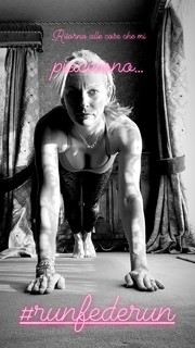 Federica Fontana feet photo thumbnail