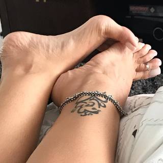 Karin Klemp feet photo thumbnail