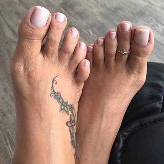 Karin Klemp feet photo thumbnail