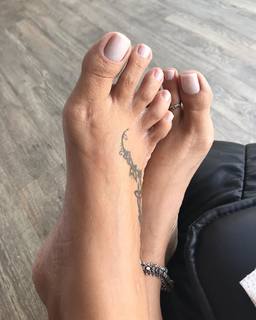 Karin Klemp feet photo thumbnail