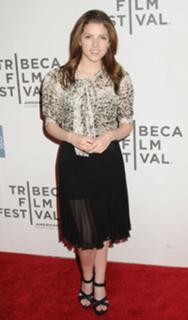 Anna Kendrick feet photo thumbnail