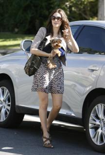 Emmy Rossum feet photo thumbnail