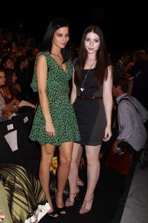 Michelle Trachtenberg feet photo thumbnail