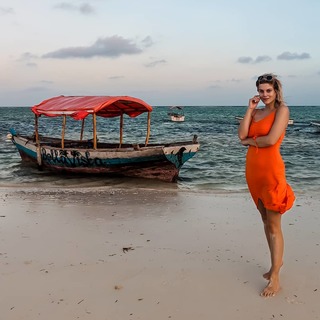 Ashley James feet photo thumbnail