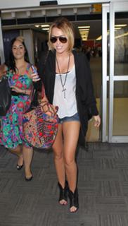 Miley Cyrus feet photo thumbnail