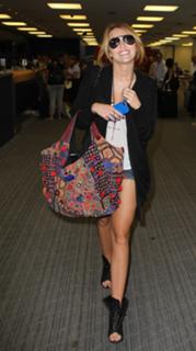 Miley Cyrus feet photo thumbnail
