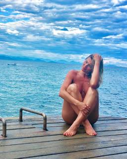 Lívia Andrade feet photo thumbnail