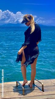 Lívia Andrade feet photo thumbnail