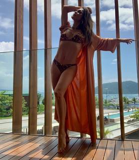 Flávia Alessandra feet photo thumbnail