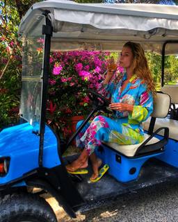 Nina Agdal feet photo thumbnail