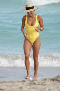 Karrueche Tran feet photo thumbnail