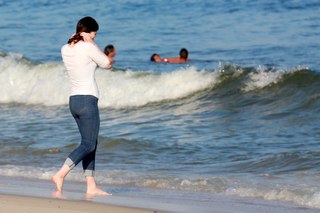 Lana Del Rey feet photo thumbnail